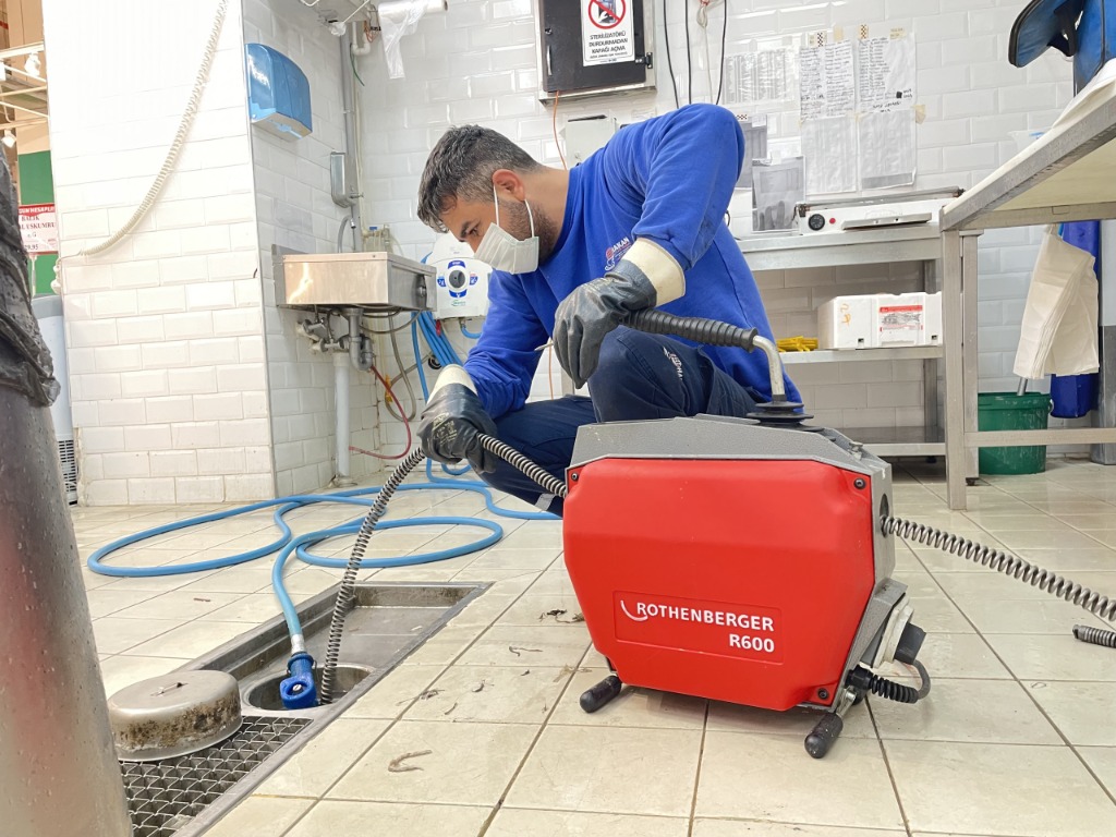 Ana Gider ve Yer Süzgeci Tıkanıklığı Açma Robotu